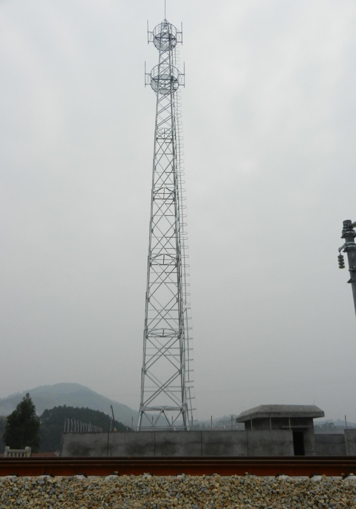 长城鑫瑞鑫通讯设备集团有限公司承建南广铁路40米角钢塔